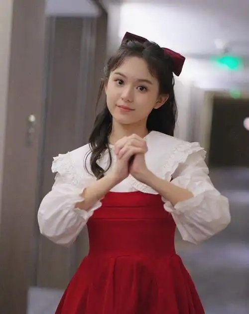 童星刘楚恬:2岁出道年入百万,因长相太可爱被网友呼吁禁止整容