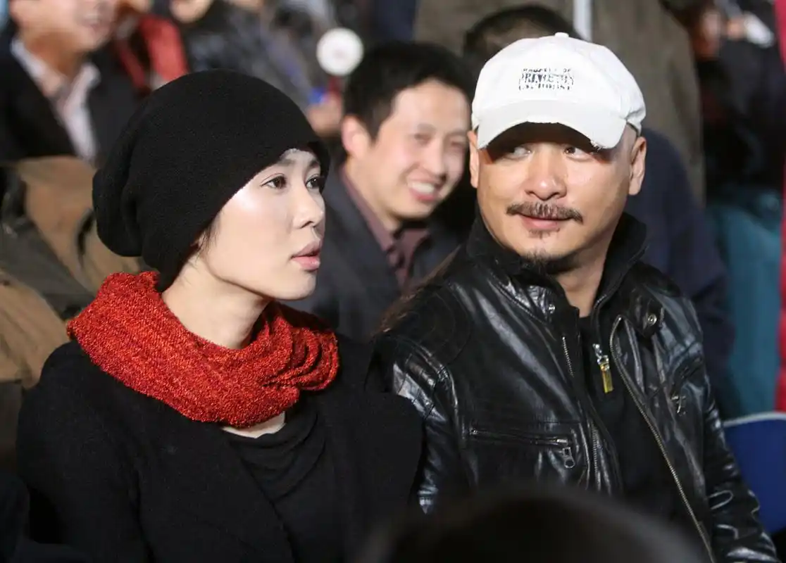 私下约张雨绮吃饭,两人喝的有点多,为了张雨绮的安全,王全安送她回家