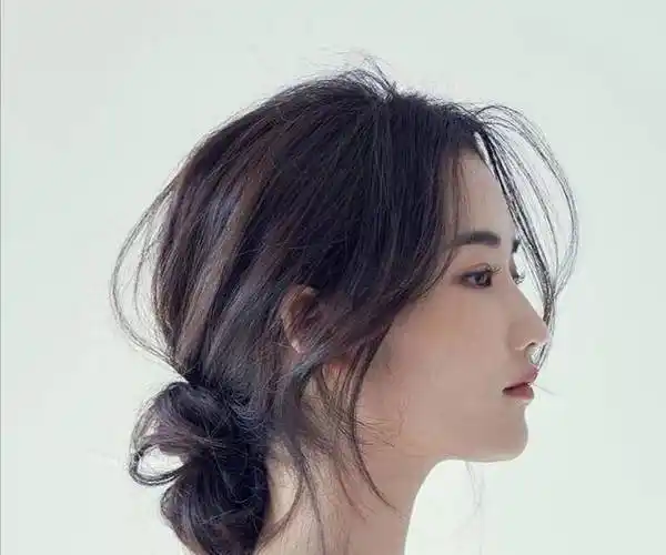 头发浓密的女生披发太热?不如来尝试这三种发型,清凉又时髦!