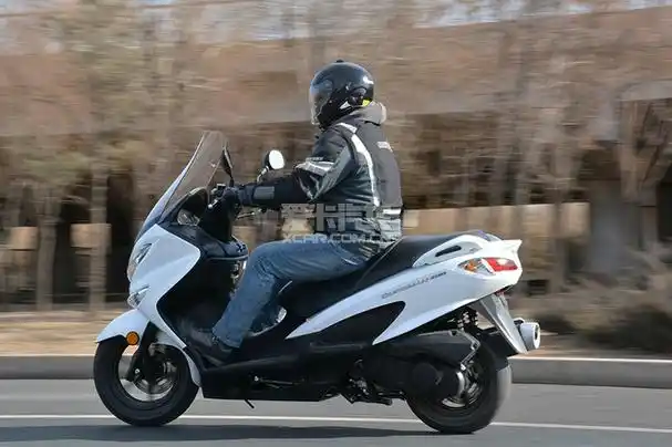 实用性至上 试驾铃木burgman 200 abs