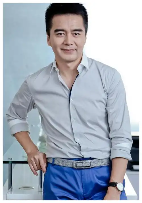 演员许亚军的丰富情史,和曾经同床共枕的4个女人__财经头条