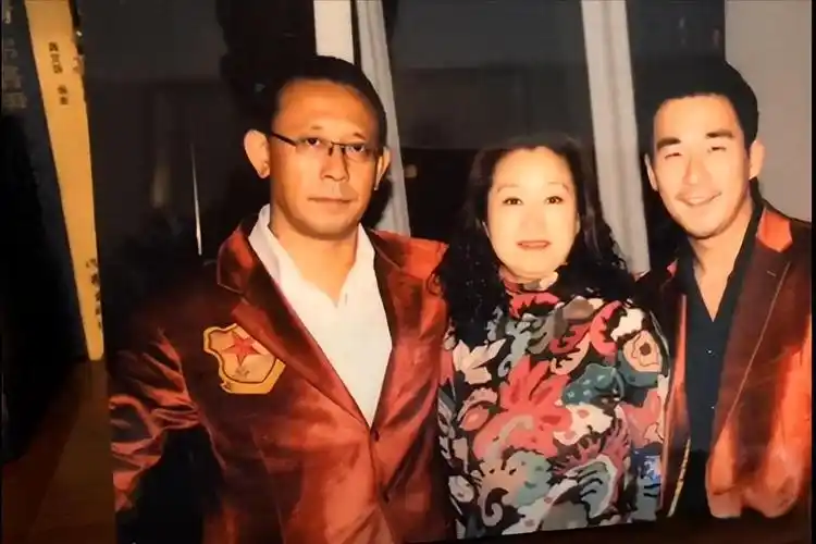 35年后再看张国立和前妻现状他再婚有烦恼她至今单身牵挂儿子