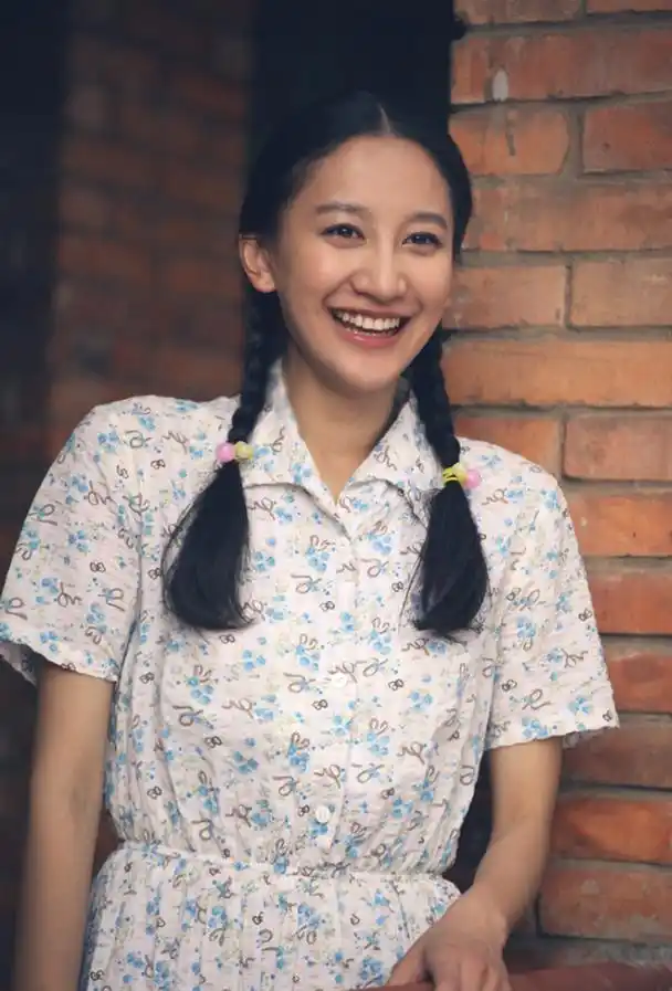 演员曾泳醍:长相酷似李小冉,出道多年不温不火,如今34岁仍单身