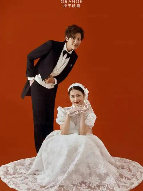 复古情怀浓郁的纯色内景婚纱照