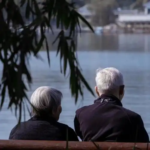 父母老了,90后怎么养父母?【电话:13818566344】-养老之家网