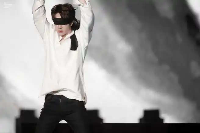 考古爱豆舞台名场面##王一博蒙眼舞