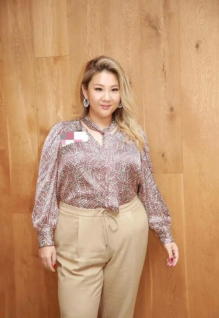 郑欣宜抑郁症停工4个月暴瘦!久违现身笑容满面,大方与粉丝合影