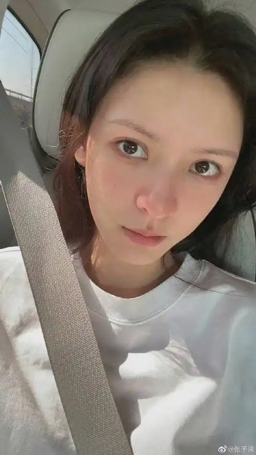 张予曦的素颜状态也太绝了光滑水嫩堪比十八岁少女好一个天生丽质