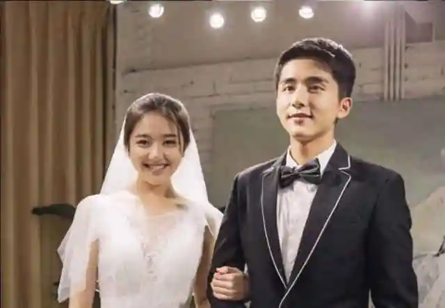 原创李兰迪与张新成拍婚纱照,当李兰迪突然靠过来,张新成反应过于真实