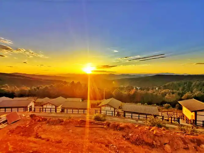 阳光普照大地日出系列