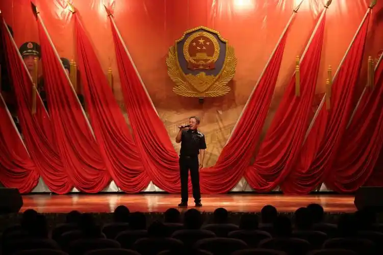 七61一前夕我校赴武警8632部队慰问演出