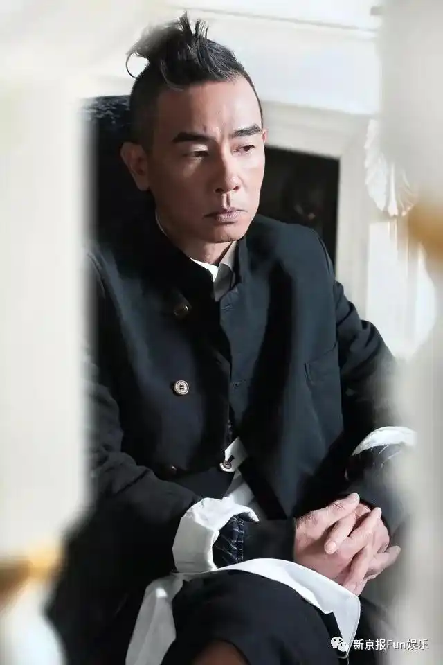 现在看山鸡有点尴尬丨专访陈小春