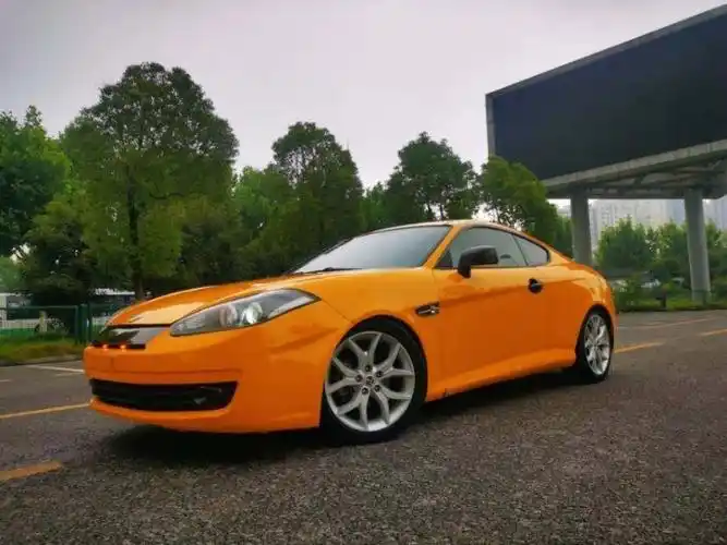 现代两门小跑酷派