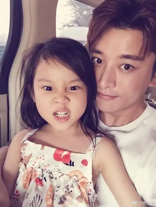 贾乃亮:甜馨主动陪我开工,都服不服(图)