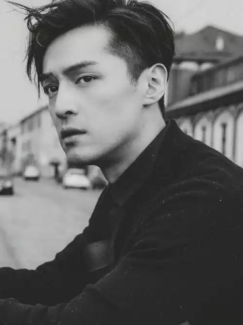 假如胡歌是你上司歌词(你以为烫了发就可高枕无忧)(1)