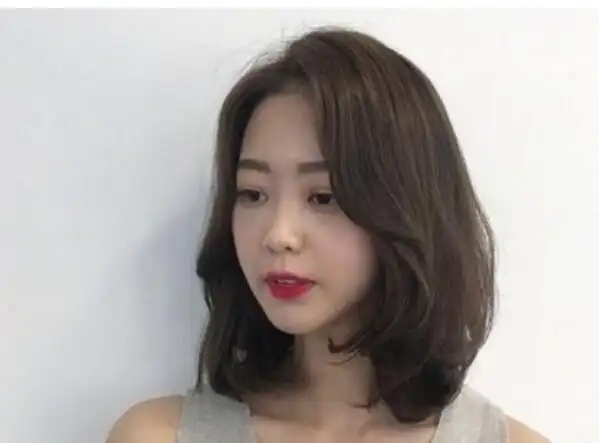 2019潮女齐肩发尾内扣发型(2)_女生发型_西子美发网