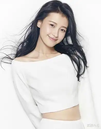 因为长得漂亮,而被经纪人介绍给自己儿子,今名气比影帝老公还大