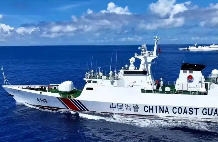 最近,菲律宾有几个"渔民"以"打渔"为由在黄岩岛周围逡巡,被中国海警毫