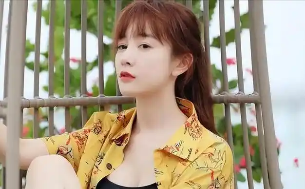 推简易婴儿车太低调,女儿五官清秀超像爸|张萌|张檬|潘玮柏|娱乐圈|女