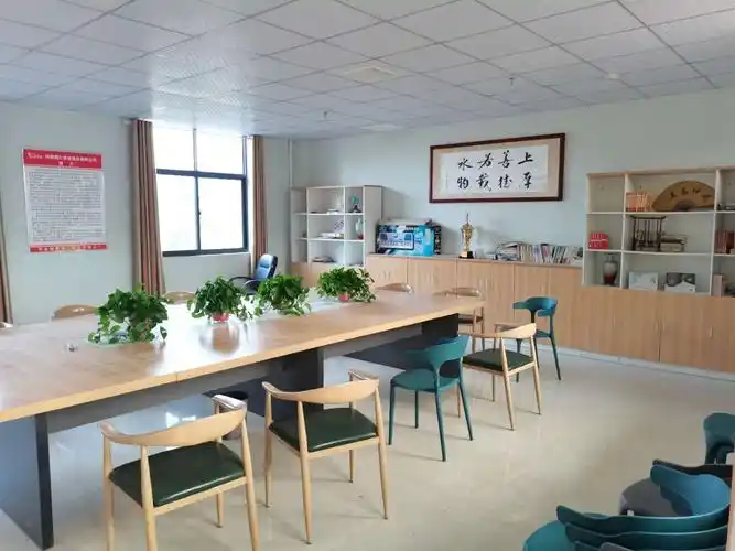 毓秀路小学四(3)班:雏鹰假日小队龙湖颐养院敬老爱老送温暖活动