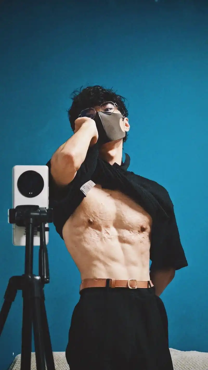 没睡够12小时 我的素质不会高的.#腹肌人鱼线 #薄肌 #撩 - 抖音