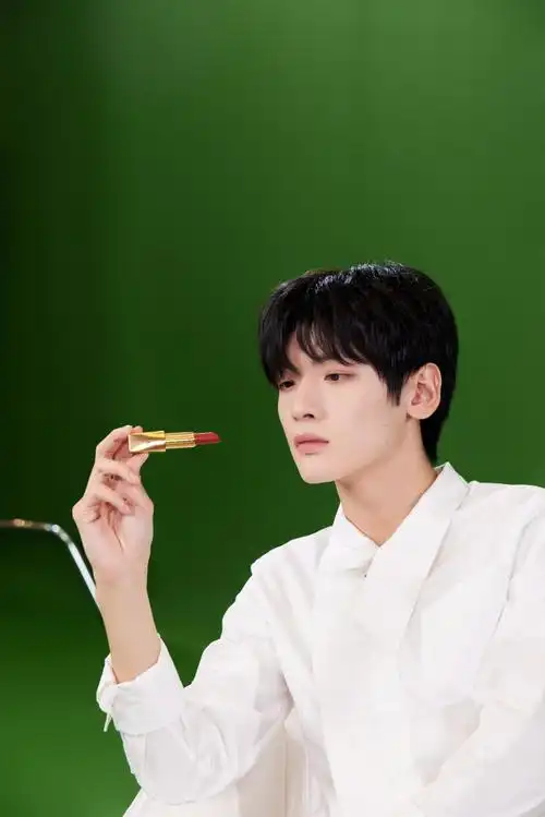 翟潇闻霸总式送口红