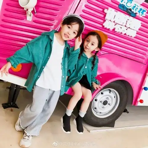 哥哥叫沈新博妹妹叫沈佳昕他们就是来自中国潮州的小宝贝真的很令人