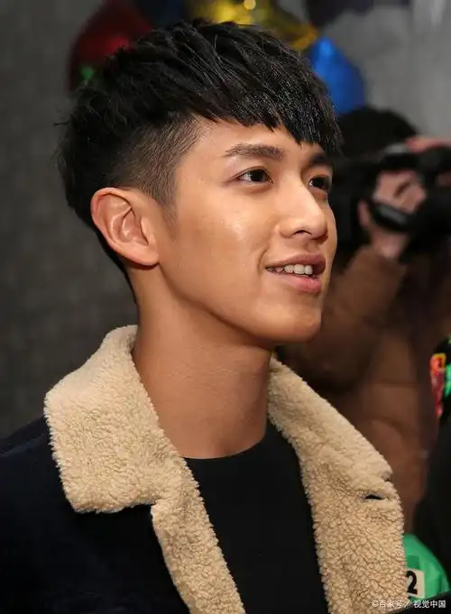 艺人柯震东因无人机爆炸事故重伤,引发公众对无人机安全的担忧