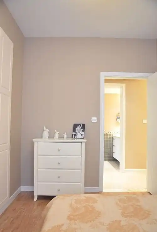 超级装-安心装好家-122㎡新房装修,奶咖色墙面太治愈了,配色巧妙,让我