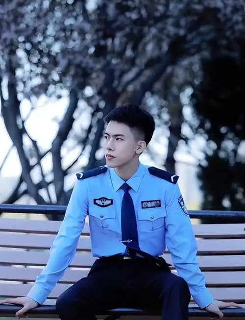 公安大学校草走红撞脸王一博网友拼搏百天我要上公大