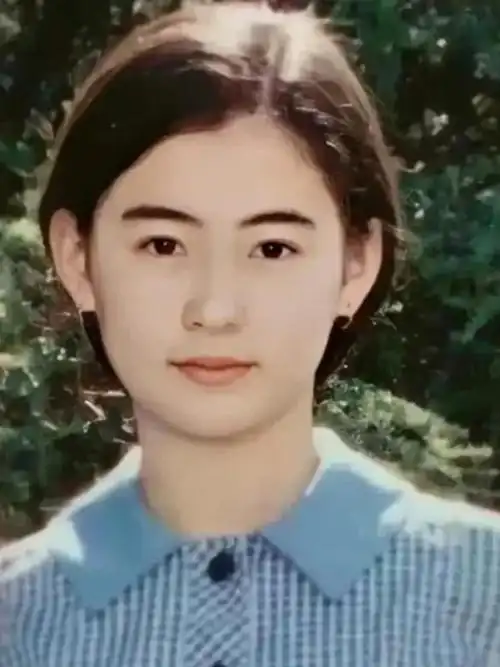张柏芝晒学生时期照片,还没出道就惊为天人