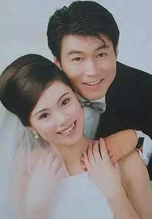 盘点家庭幸福的国脚:李明退役妻儿穿球衣支持,都比不过申思妻子