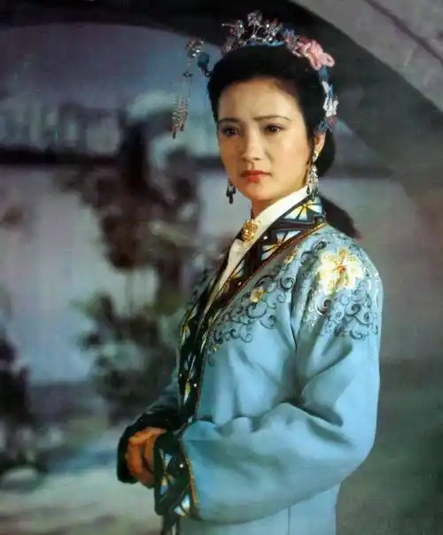 80年代影坛女星古装扮相:龚雪,何赛飞,陈红个个活色生香_女子_老电影