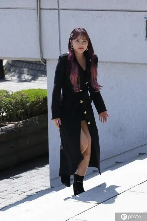 神仙发色韩国女歌手洪真英录制kbs节目