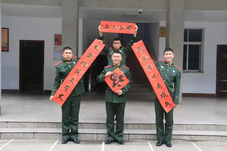 湖北省文联荆楚红色文艺轻骑兵省直书法家小分队走进茶港警卫连送春联