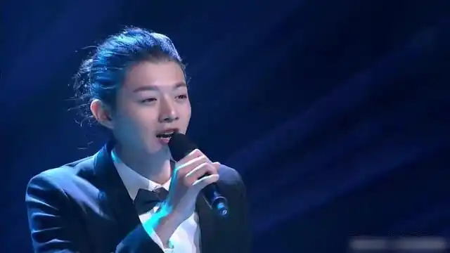 继邓紫棋之后时隔6年歌手周深再成爆款唱将