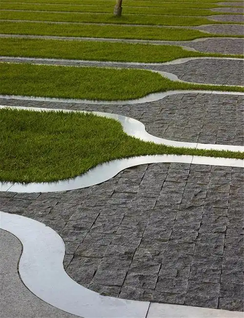 景观地面铺装可作为一个广场景观亮点,还有着它独特的质地美感,铺装的