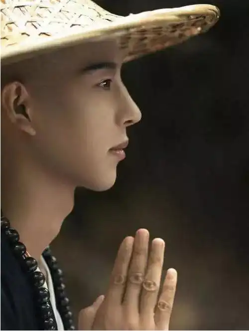 抖音又火了个"禁欲和尚",闭眼的那一刻,网友:这才是我男神!