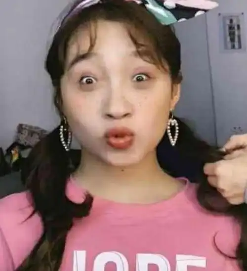 关晓彤自黑曝出丑照下一秒露出惊世容颜网友女神真顽皮