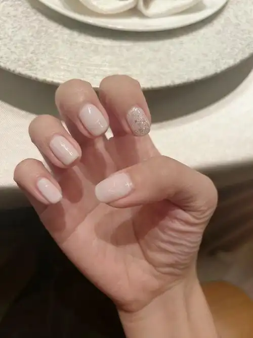 轻薄通透的温柔夏日感|白色系美甲