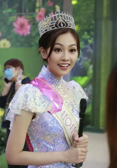 2020港姐三甲素质高混血儿谢嘉怡大热夺冠获封近十年最美港姐