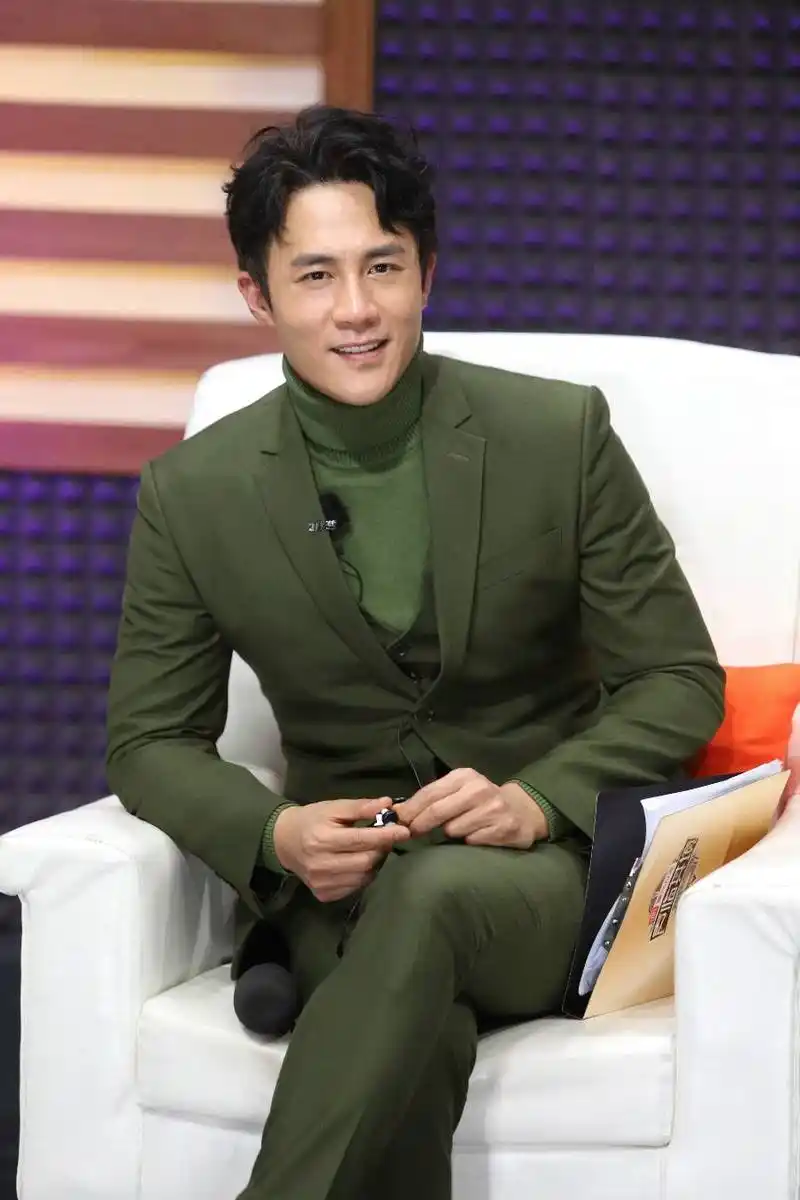 杜淳参加节目又上热搜,2次洗白机会都做错,网友:越洗越黑