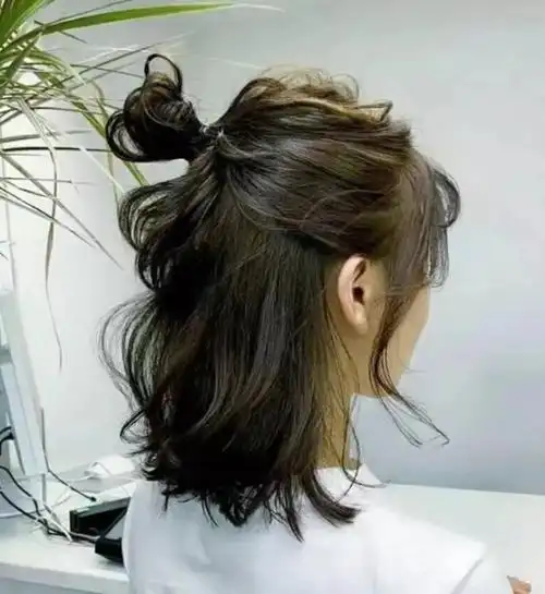 可爱俏皮的半扎丸子头发型赶紧get起来,元气十足的半扎发设计,越看越