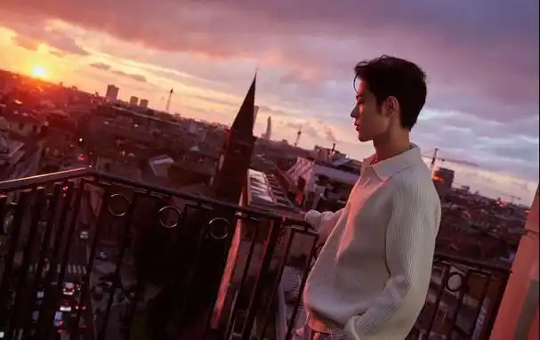 肖战侧脸照惊艳,坦言"戒碳水"失败,网友:真实更吸粉!