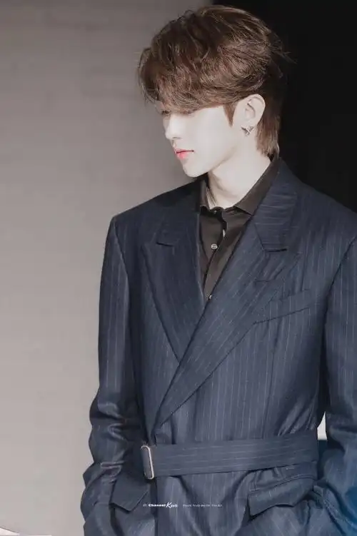 蔡徐坤饭拍美图头像壁纸