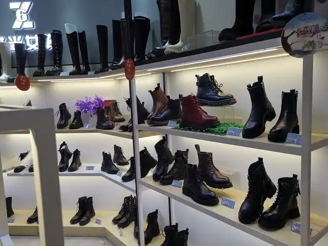 时尚休闲柜组商品陈列调整 2.