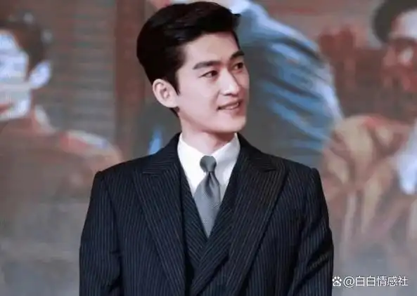 他对于感情的处理方式一如既往的低调,从不公开提及自己的前女友