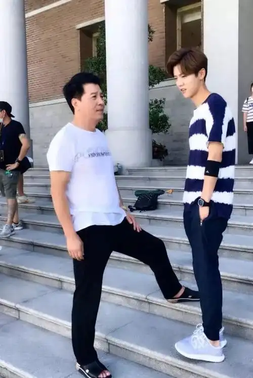 关晓彤鹿晗分手?关爸晒照力破谣言,看小鹿如同看女婿