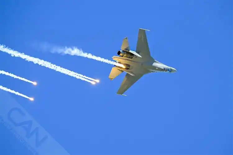 歼16单机飞行预演|单机|飞行|歼16_新浪新闻