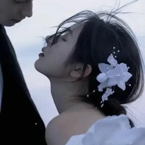 qq情侣头像双人两张真人性格孤僻我想更懂你